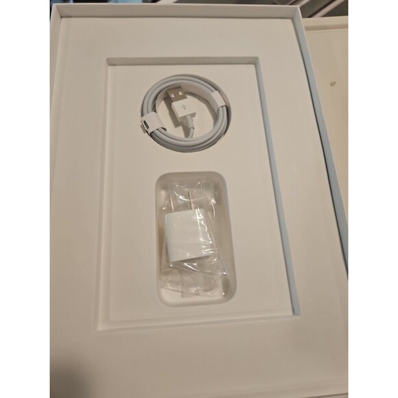 Apple iPad 9 WIFI + Cellular Space Gray 64GB +Rugged Combo Keyboard SUPER CLEAN! - Picture 6 of 10